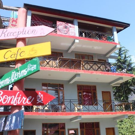 Red House Cafe And Inn Маналі Екстер'єр фото