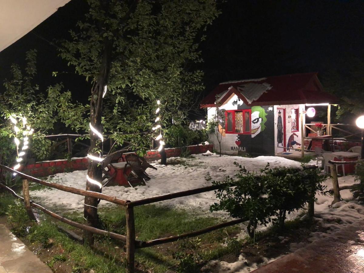 Red House Cafe And Inn Маналі Екстер'єр фото