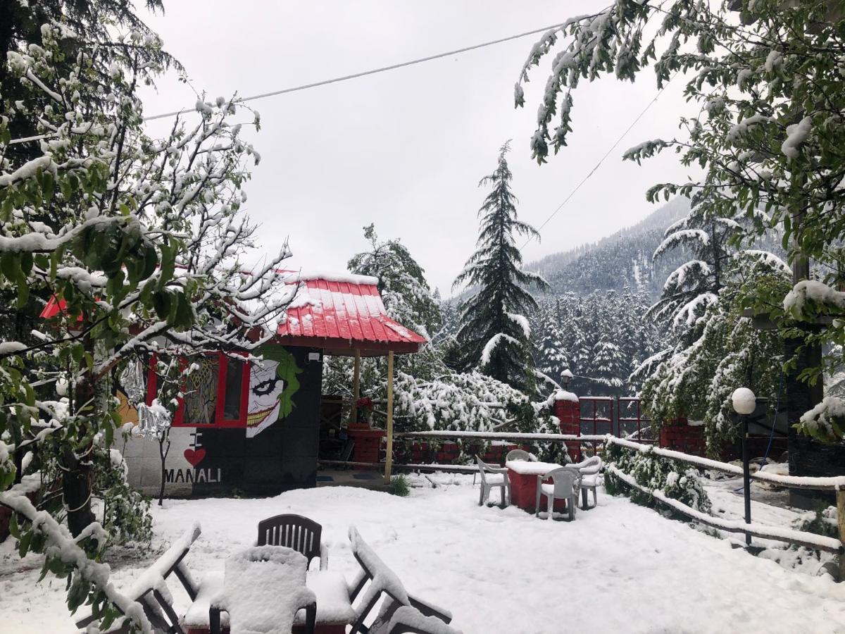 Red House Cafe And Inn Маналі Екстер'єр фото